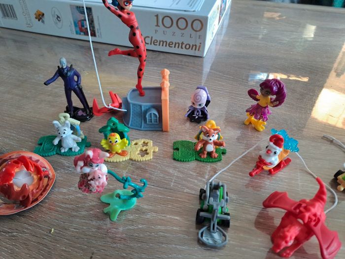 Lot de 24 figurines dont Miraculous Lady bug - photo numéro 4