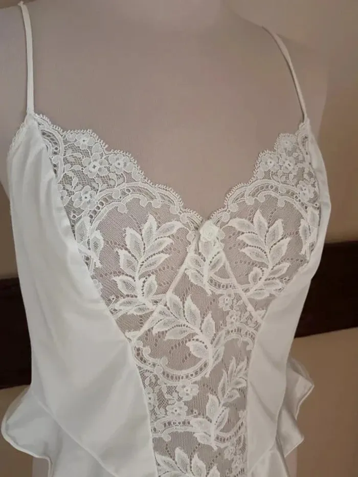 Débardeur blanc dentelle blanche volants - photo numéro 4
