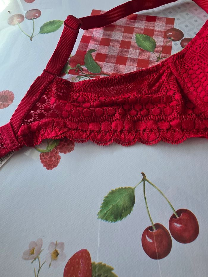 LOTS DE 2 SOUTIEN-GORGE DENTELLE ETAM NUMÉRO 4 TAILLE 85D - photo numéro 4