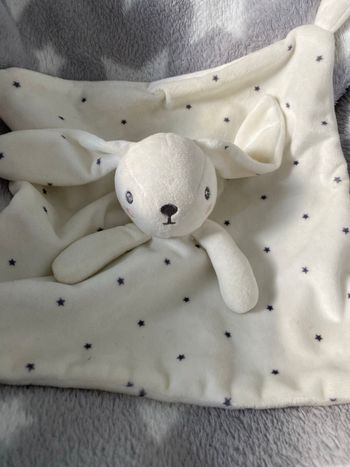Doudou lapin plat Kiabi blanc 