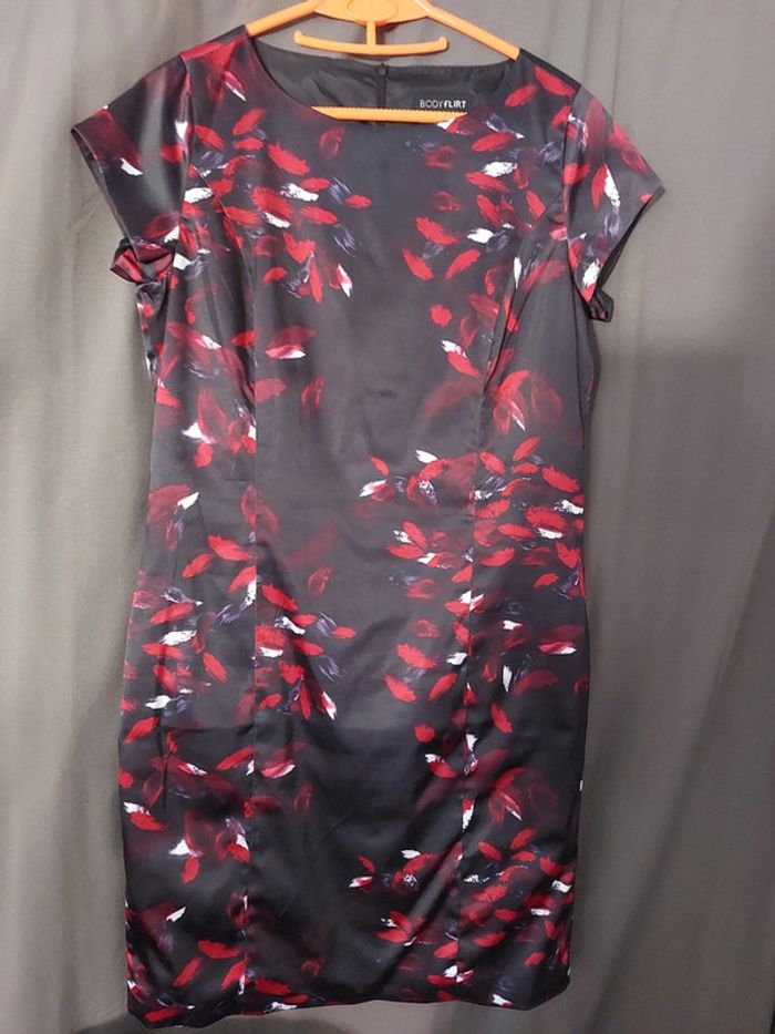 Très belle robe 👗 satinée 44 (XL)