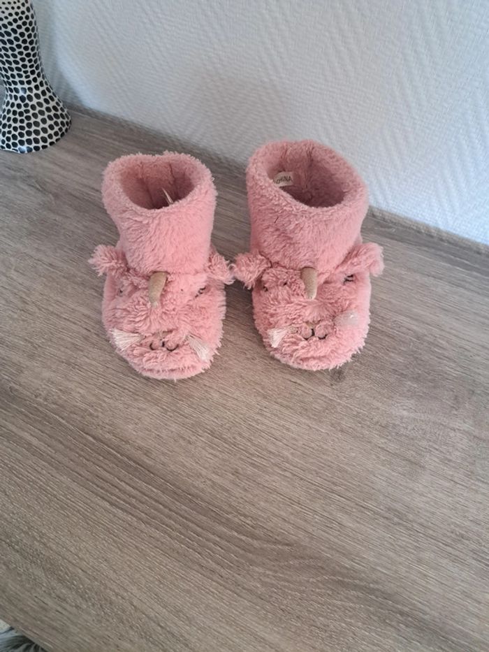 Chausson taille 24/25 tape a l'œil