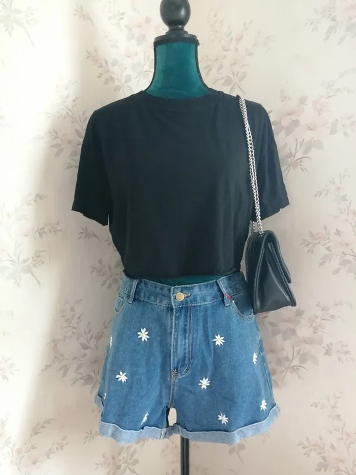 Short bleu en jeans avec fleurs blanches brodées / shein / (L)