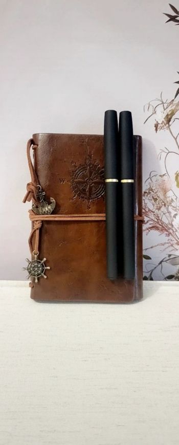 Carnet en simili cuir – Journal de voyage + 2 stylos