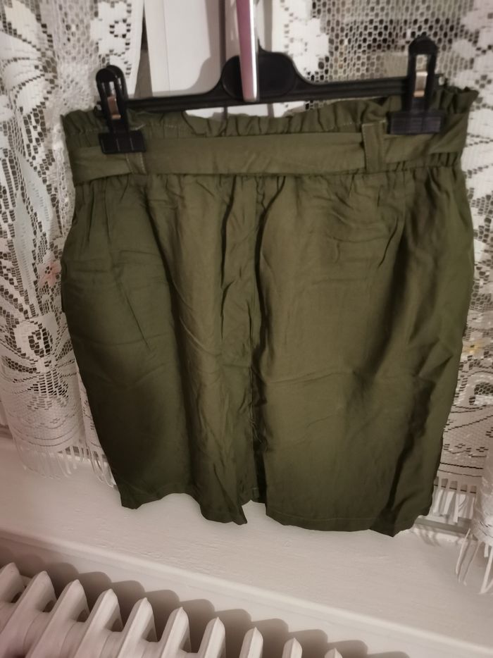 Jupe longueur genou 2 poches taille  élastique et ceinture