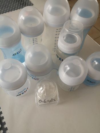 Lot 9 biberons AVENT et tétines