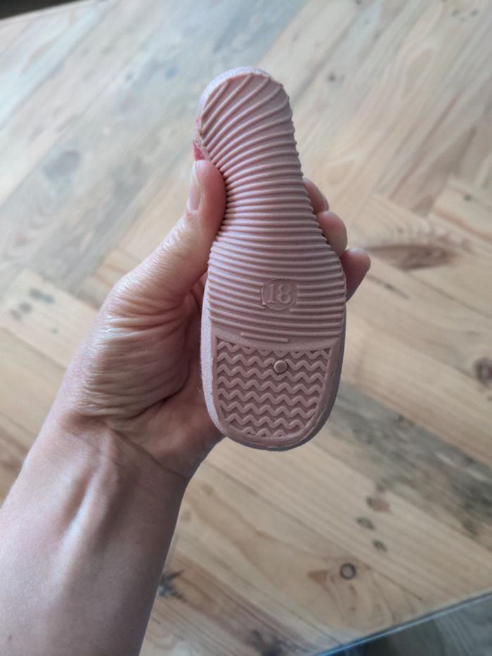 Petites chaussures neuves taille 18 - photo numéro 6