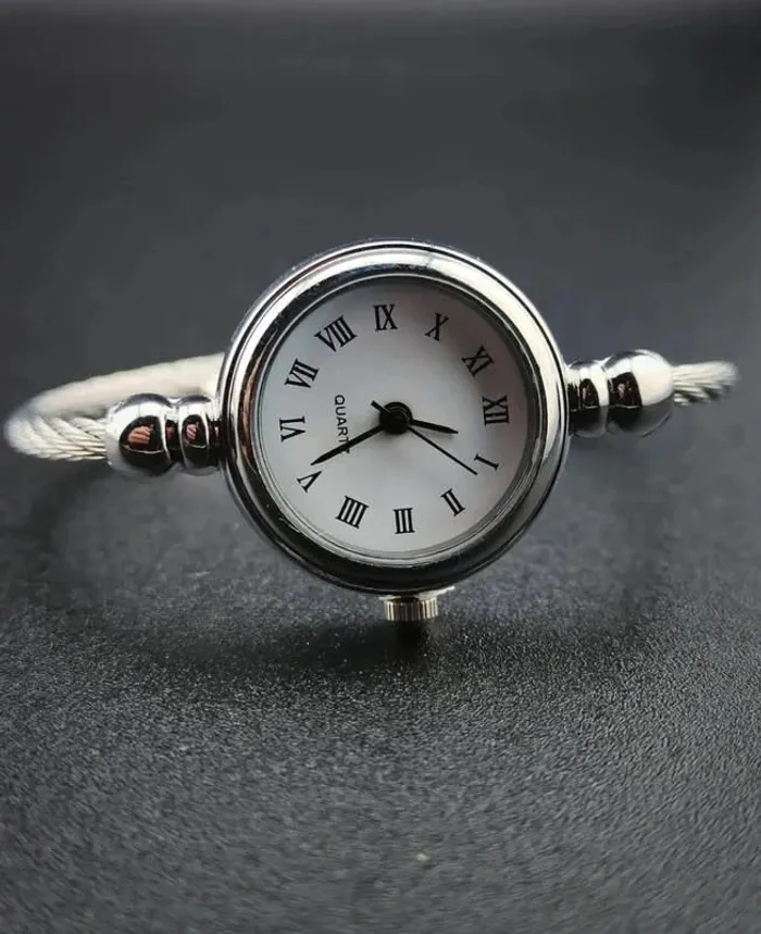 Montre-bracelet ronde argenté, style vintage - photo numéro 2