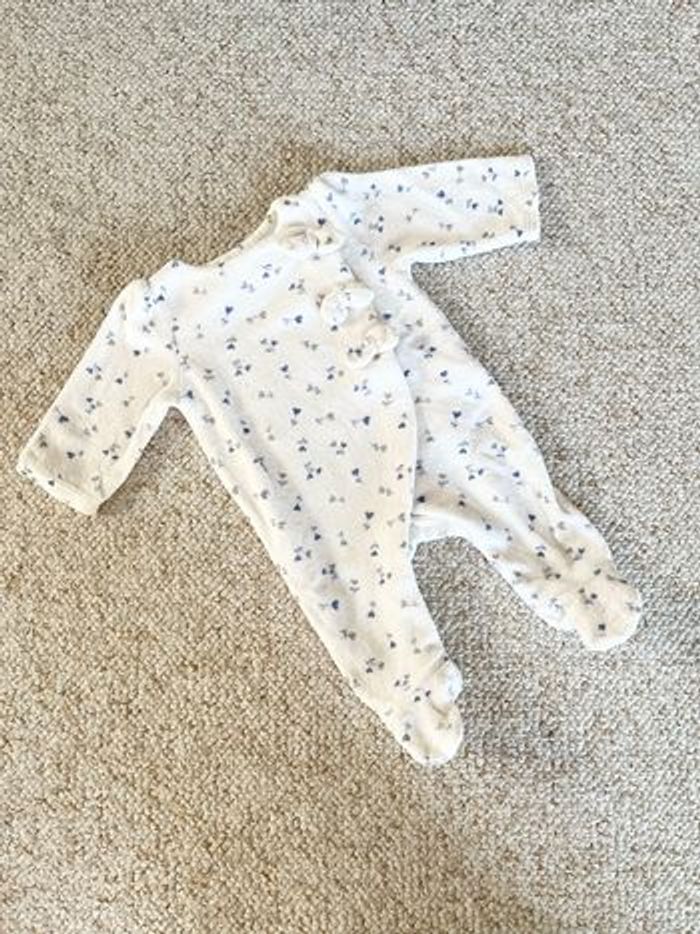 Pyjama tape à l’œil  1 mois