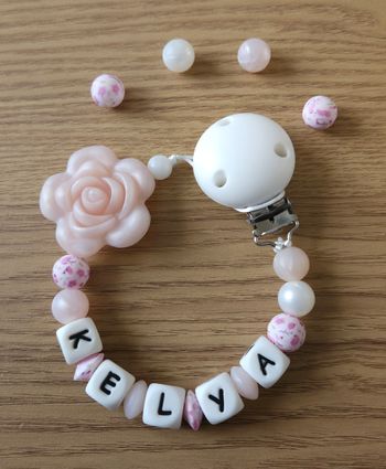 Attache tetine personnalisée