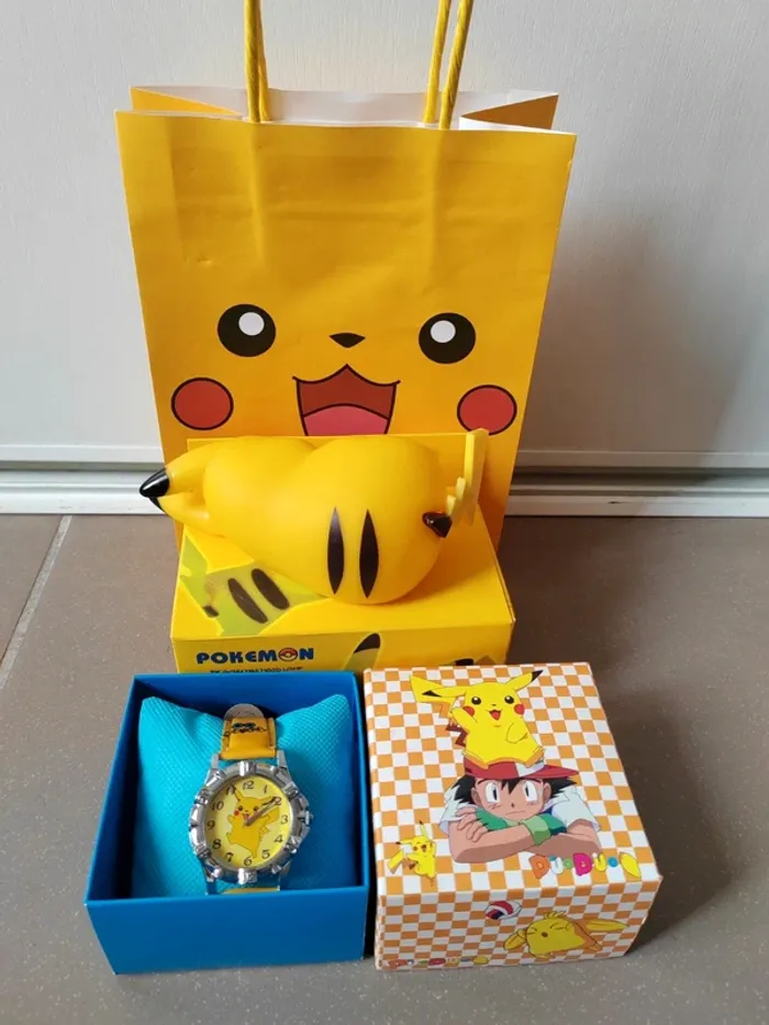 Lot Pokémon - Pikachu / Montre, figurine lampe LED - photo numéro 3