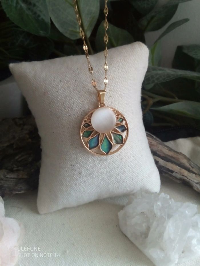 Collier ormeaux et sélénite