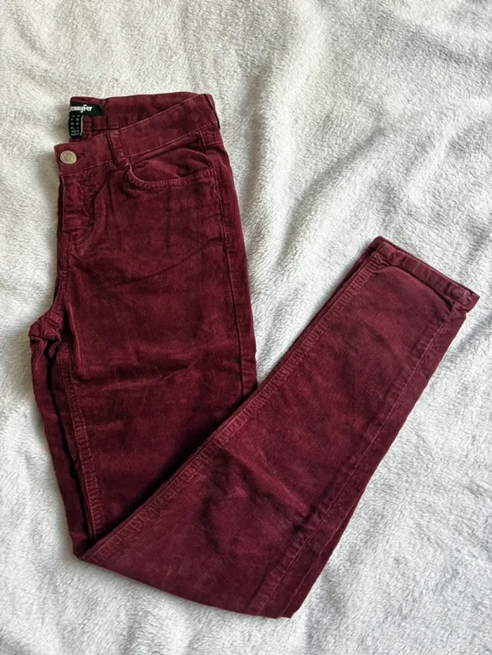 Jean en velour rouge - photo numéro 2