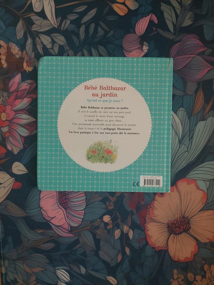 Bébé Balthazar au jardin - qu'est ce que je sens ? - photo numéro 2