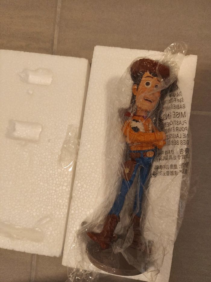 Disney Showcase Toy Story Woody Figurine - photo numéro 6