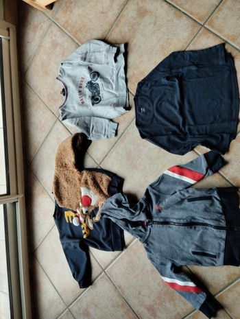 lot de 4 articles garçon 4 et 4/5ans