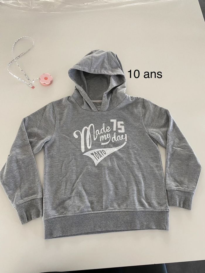 Pull fin capuche gris 10 ans