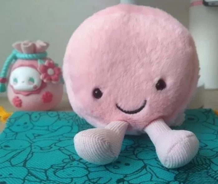 🩷Amuseables Jellycat – Macaron fraise - photo numéro 3