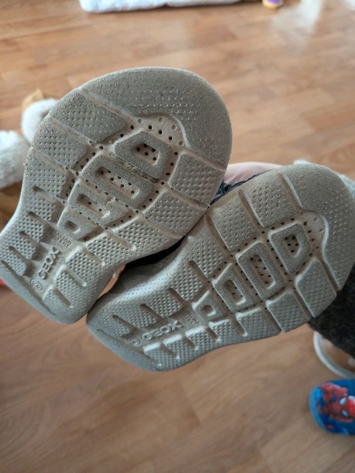 Lot de baskets en cuir a scratch - photo numéro 3