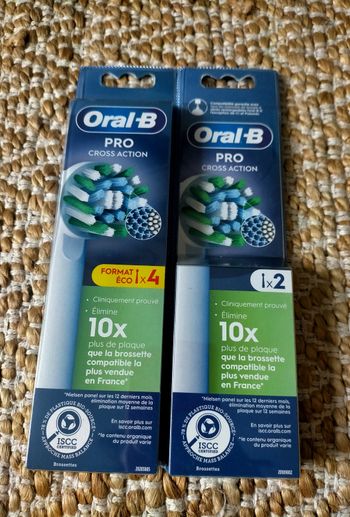 Lot 6 brossettes Oral-B pro cross action blanche