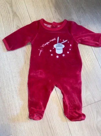 Pyjama rouge “Un tour de magie” Vertbaudet - Taille Naissance