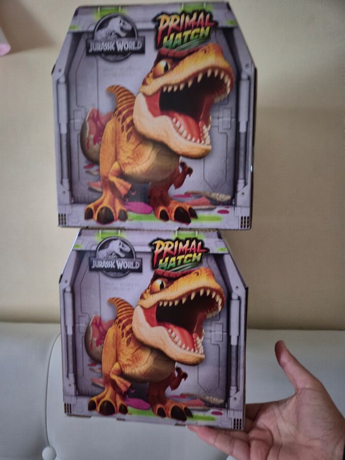 Lot de 2 dinosaures primal hatch Jurassic world 
Véritable oeuf qui éclot / dino éclosion T rex tyrannosaure - photo numéro 4