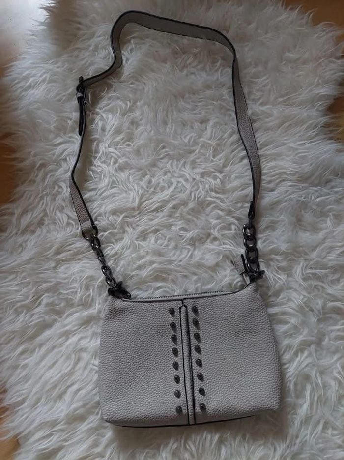 Petit sac bandouilère clouté simili cuir beige Missguided TBE 👝 - photo numéro 6