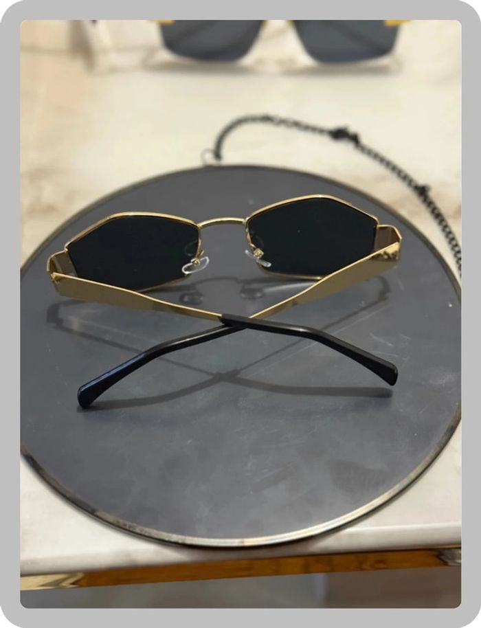 Lunette de soleil noire dorée - photo numéro 4
