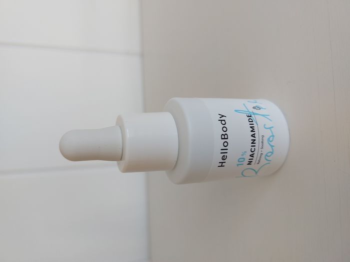 Soin visage HelloBody 10% niacinamide booster 15ml