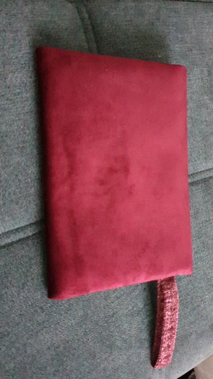 Neuve pochette velours bordeaux intérieur paillettes - photo numéro 3