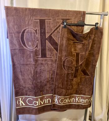 Lot serviette Calvin Klein marron