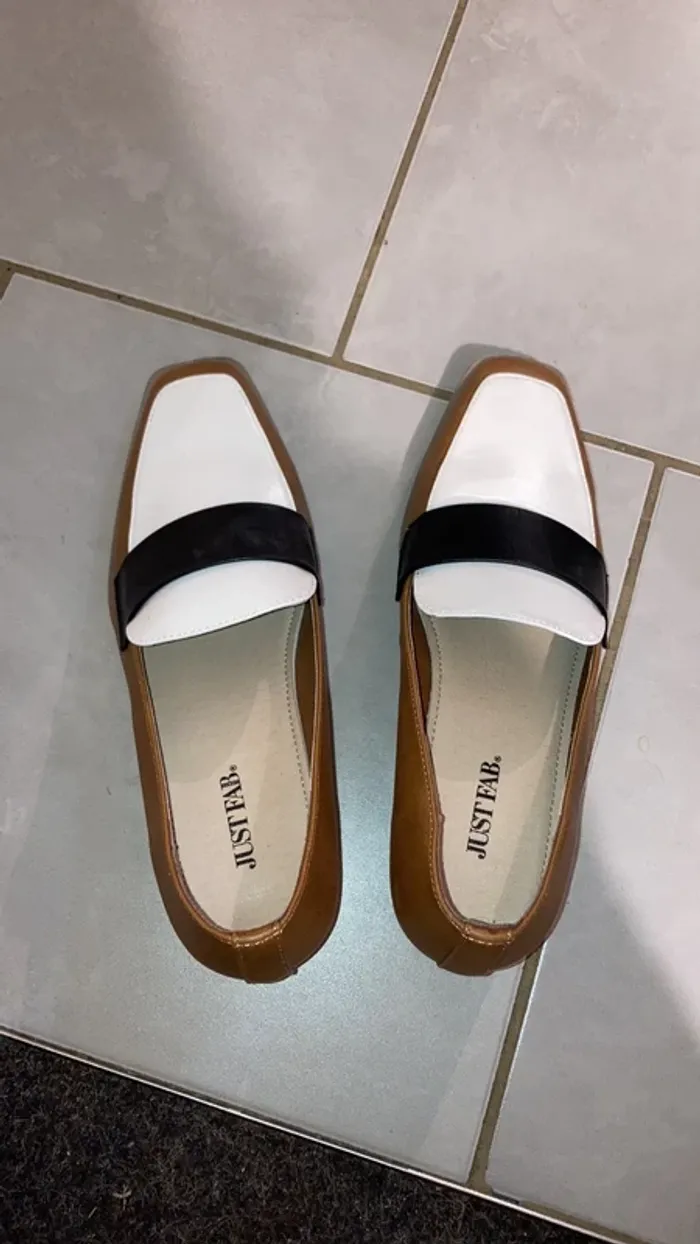 mocassin