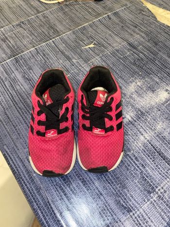 Basket adidas rose et noir 