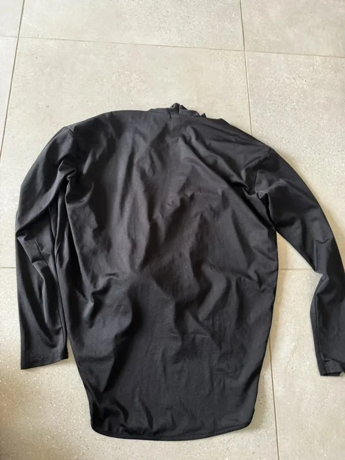 Haut noir Eight taille M, très bon état - photo numéro 4