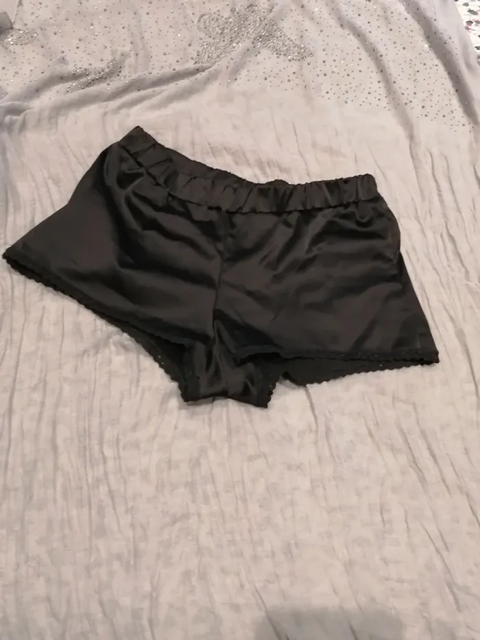 Superbe ensemble de lingerie noir S 😍 bijou au dos et pochette offerte - photo numéro 4