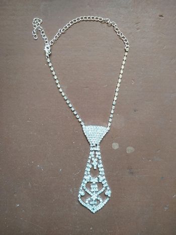 Collier cravate