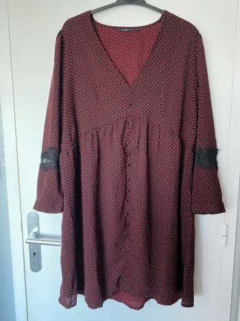 Robe grande taille 46 Kiabi bleu marine à motifs rouges