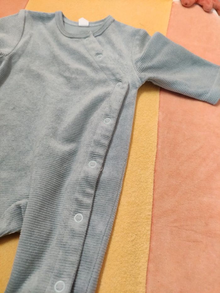 Pyjama taille 1 mois - photo numéro 2