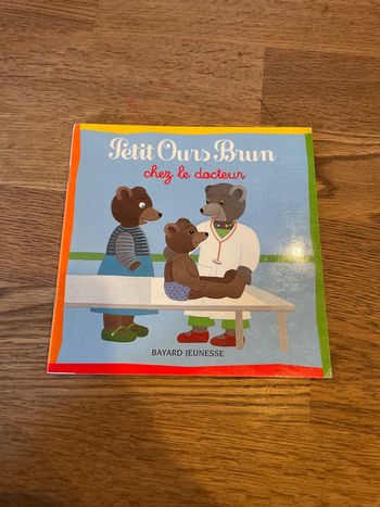 Livre Petit Ours Brun chez le docteur