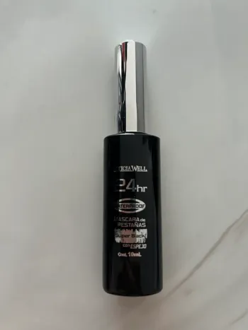 Mascara noir waterproof neuf Leticia well