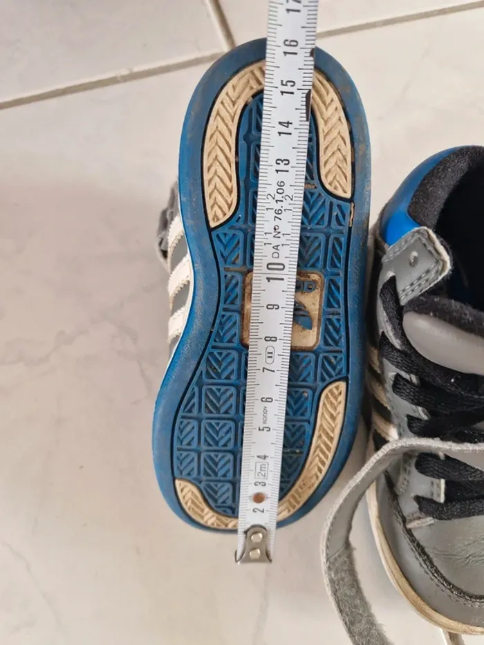 Baskets Adidas enfant taille 24 - photo numéro 13