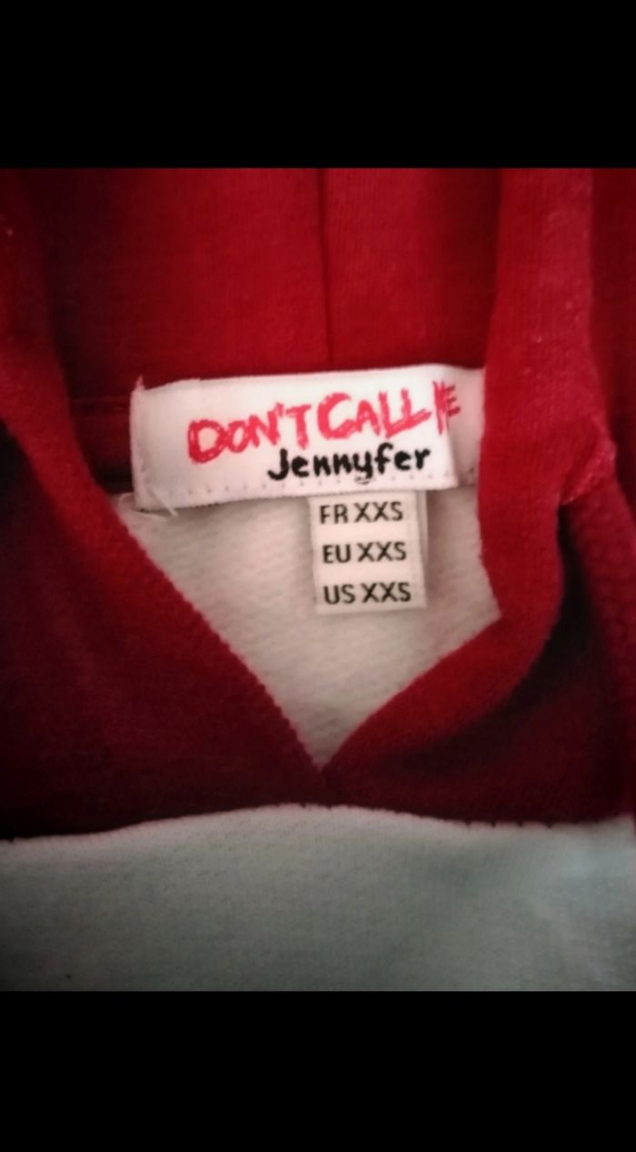 Sweat à capuche court "Jennifer" neuf