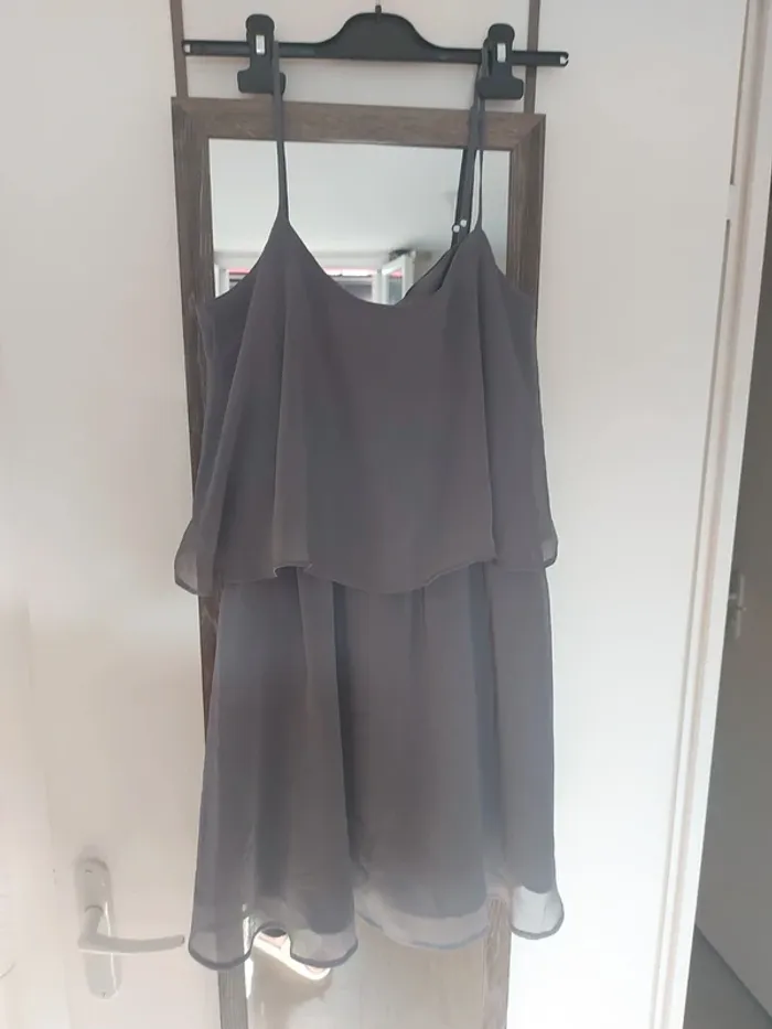 Robe à bretelle tulle grise