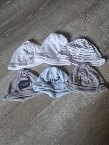Lot 6 bonnets taille naissance à 1 mois