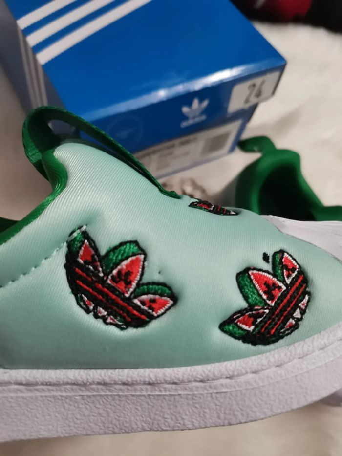 Magnifique paire de Superstar Adidas collector - photo numéro 5