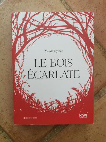 Le Bois écarlate, livre de Maude Elyther