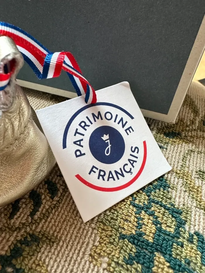 NEUF chaussons chaussures cuir pantoufles Jacadi or dorées bébé fille 18 douceur patrimoine français - photo numéro 3