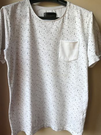 t-shirt blanc moucheté