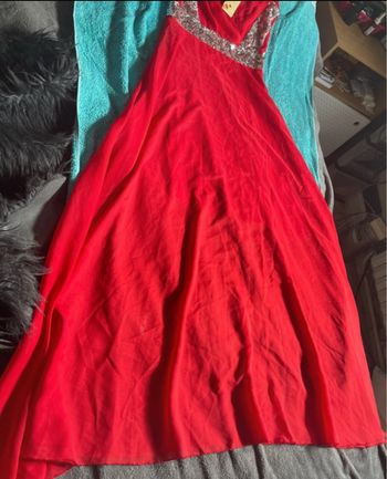 robe avec traîne 38/40 rouge et sequin argenté neuf