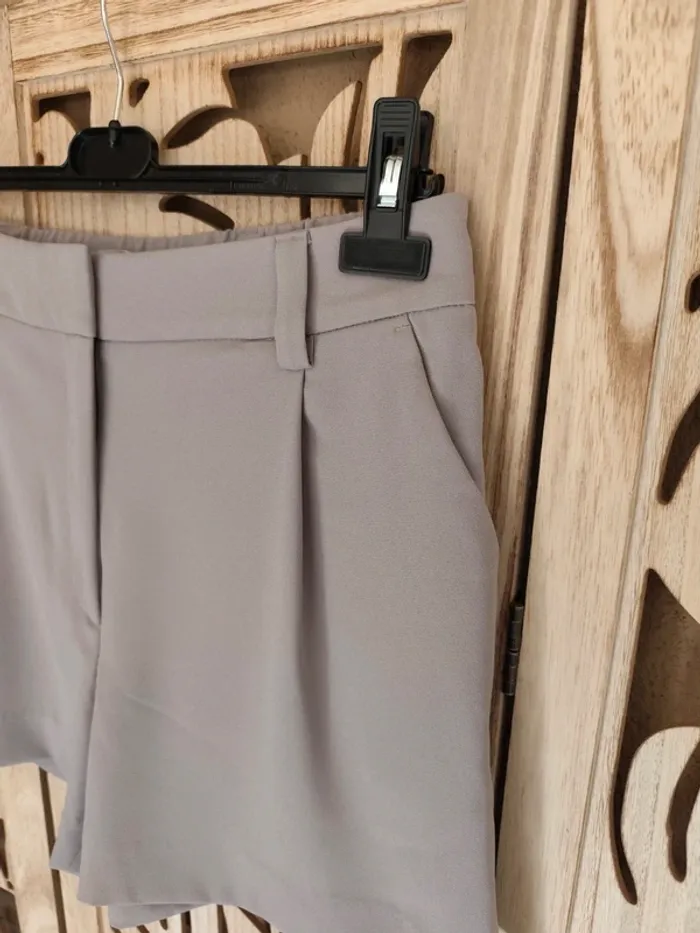 Short fluide gris clair Taille 40 H&M - photo numéro 3